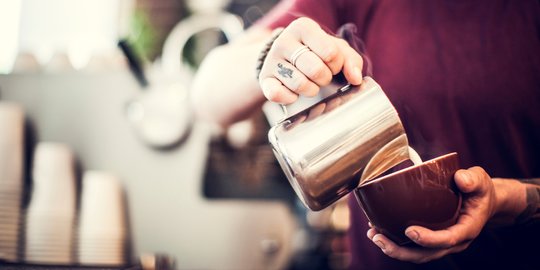 Barista Adalah Penyaji Kopi Profesional, Kenali Tugas dan Persyaratannya