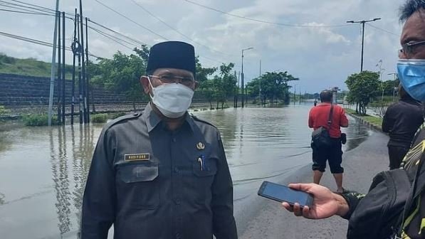 jalan raya porong sidoarjo terendam banjir