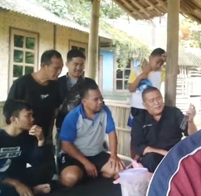 ngopi santai ala eks wakapolri jusuf manggabarani sambil berbagi ilmu budidaya nila