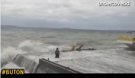 video anak anak tidak takut dengan gelombang tinggi