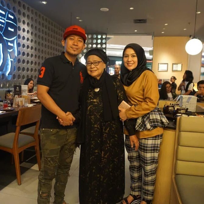 momen kenangan denny cagur dan sang ibu