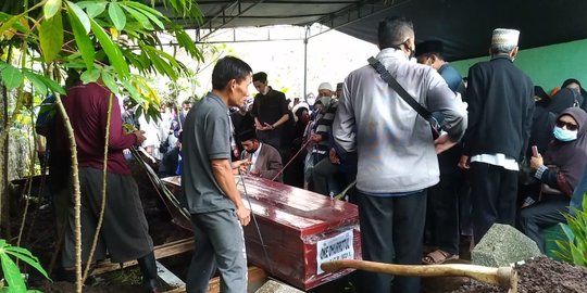 Jenazah Pramugari Sriwijaya Air Dimakamkan di Bandung