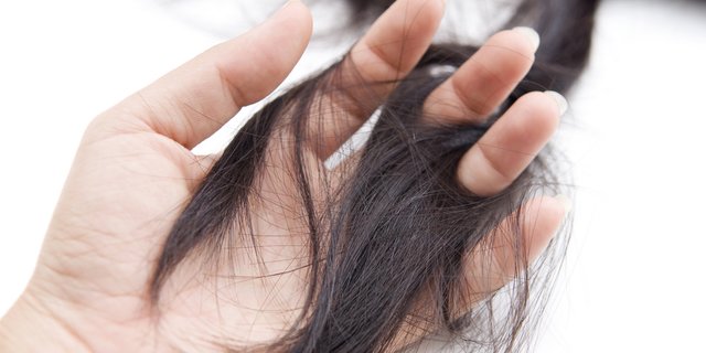 5 Kebiasaan Yang Bisa Merusak Rambut Lindungi Mahkota Anda Dari Kerontokan Merdeka Com