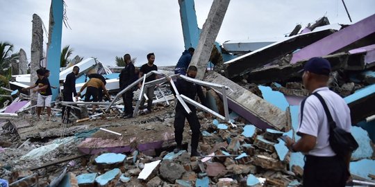 Update Gempa Sulbar: 90 Meninggal, 7,255 Warga Mamuju dan 2.650 di Majene Mengungsi