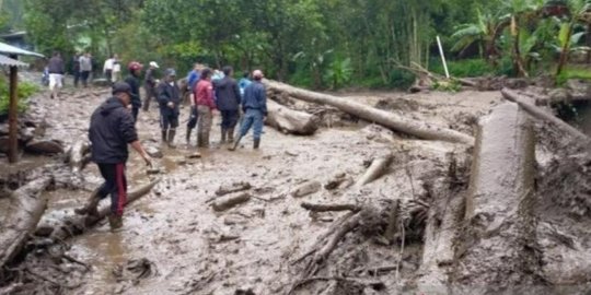 Korban Banjir Bandang di Puncak Bogor Dilarang Pulang karena Cuaca Belum Kondusif