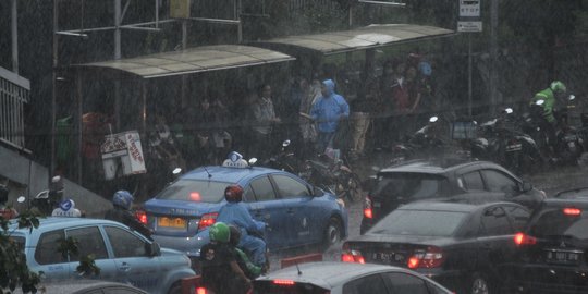 BMKG Keluarkan Peringatan Dini Hujan Disertai Kilat di Jakarta