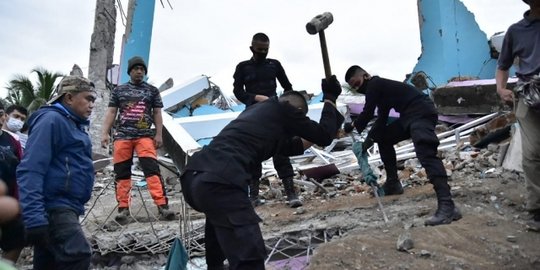 Keajaiban Tuhan, Korban Gempa Majene Selamat Setelah 4 Hari Terkubur Reruntuhan RS