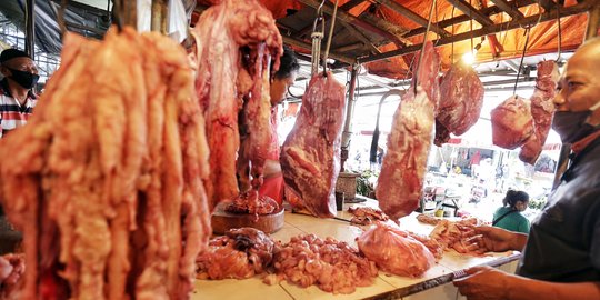 Pedagang Daging Sapi Jual Stok Lama dengan Harga Rp130.000 per Kg