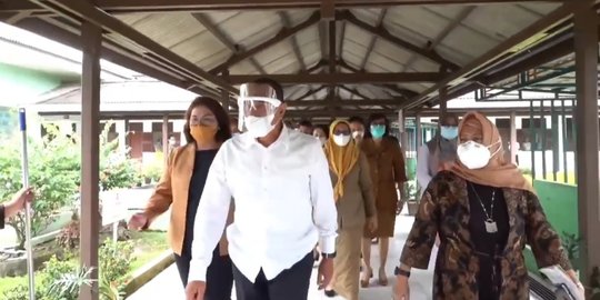 Kunjungi Rumah Sakit Jiwa di Medan, Ini Momen Gubernur Sumut Interaksi dengan Pasien