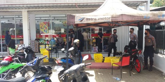 Minimarket di Mamuju Mulai Beroperasi dan Dijaga Polisi