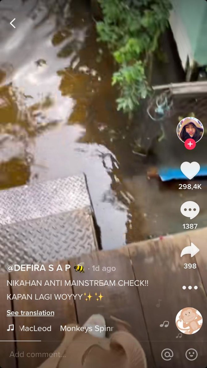 viral wanita ini santai hadiri acara resepsi pernikahan saat banjir