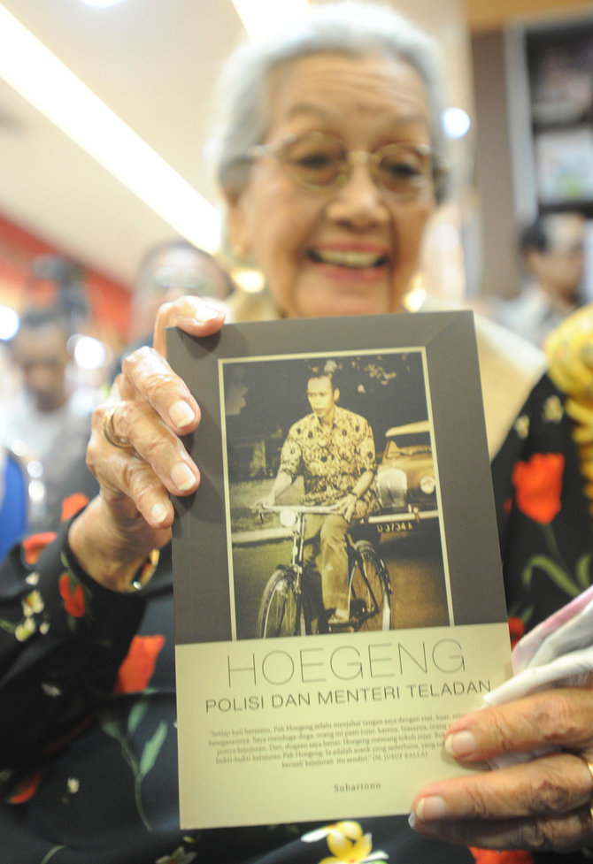 peluncuran buku hoegeng di gramedia pim 1