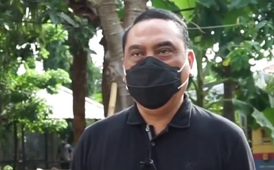 momen pensiunan jenderal polisi ziarah ke makam syekh ali jaber