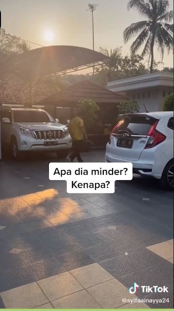 wanita tajir ini minta pencerahan