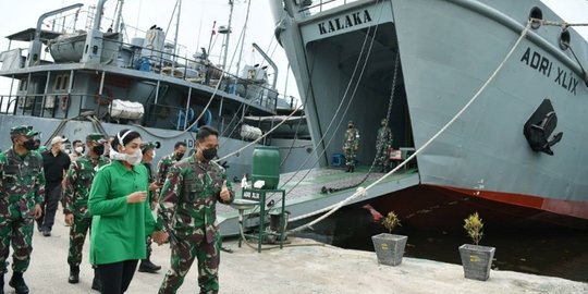 Tiga Kapal TNI AD Bawa Bantuan dan RS Lapangan untuk Korban Bencana Kalsel dan Sulbar