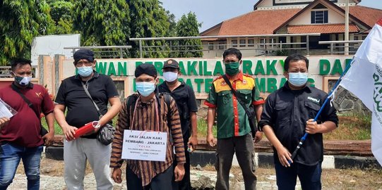 Adukan Soal Limbah, Pria Ini Nekat Jalan Kaki Rembang-Jakarta demi Bertemu Presiden