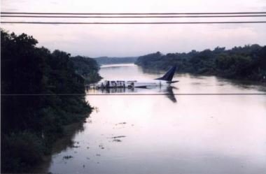 kisah pendaratan darurat di sungai bengawan solo