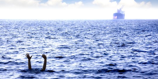 Kapal Laut Tabrakan di Perairan Gresik, 8 ABK Masih Hilang