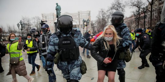 pendukung oposisi rusia alexei navalny demo di berbagai kota, 3.000 orang ditangkap
