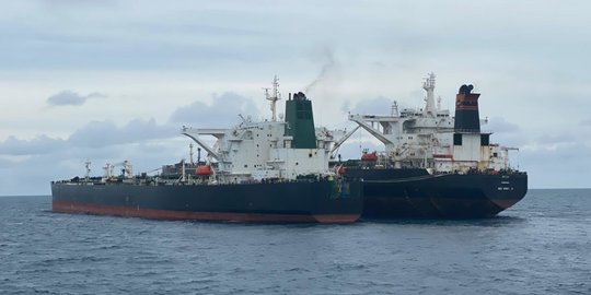Bakamla Amankan 2 Kapal Tanker Berbendera Asing Diduga Lakukan Transfer BBM Ilegal