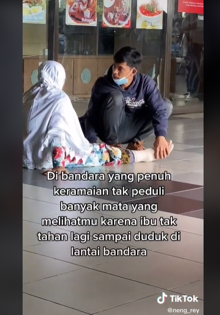 viral pemuda tulus pada ibu tanpa malu