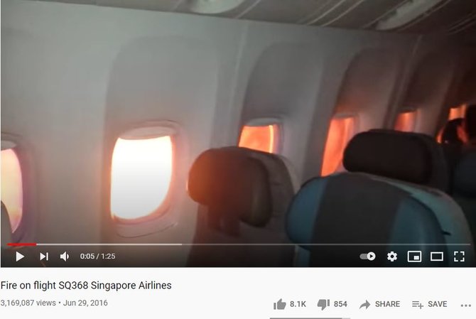 video pesawat singapore airlines terbakar