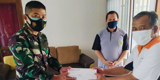 TNI Serahkan Bantuan APD dan Alat Tes Rapid Antigen ke Pesantren Ngruki
