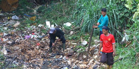 Penampakan Kali Baru Depok Berubah Jadi Daratan Sampah