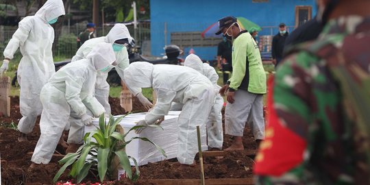 Dalam Sehari, Pemprov DKI Makamkan 100 Orang dengan Protap Covid-19