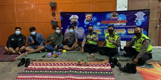 Sambil Ngopi Bareng, Polda Banten Ajak Masyarakat Patuhi Protokol Kesehatan