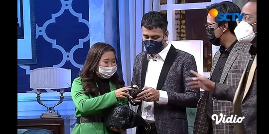 Tas Dibongkar, Raffi Ahmad Panik Ketahuan Punya Tiga HP 'Bini Gua Tahunya Cuma Satu'
