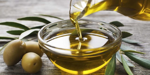 13 Fungsi Minyak Zaitun Bagi Tubuh Beri Manfaat Kesehatan Hingga Kecantikan Merdeka Com 13 Fungsi Minyak Zaitun Bagi Tubuh Beri Manfaat Kesehatan Hingga Kecantikan Merdeka Com