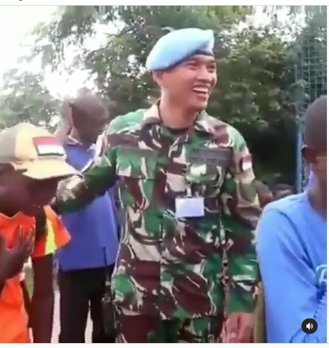 anak anak afrika nangis kejer satgas tni pamit