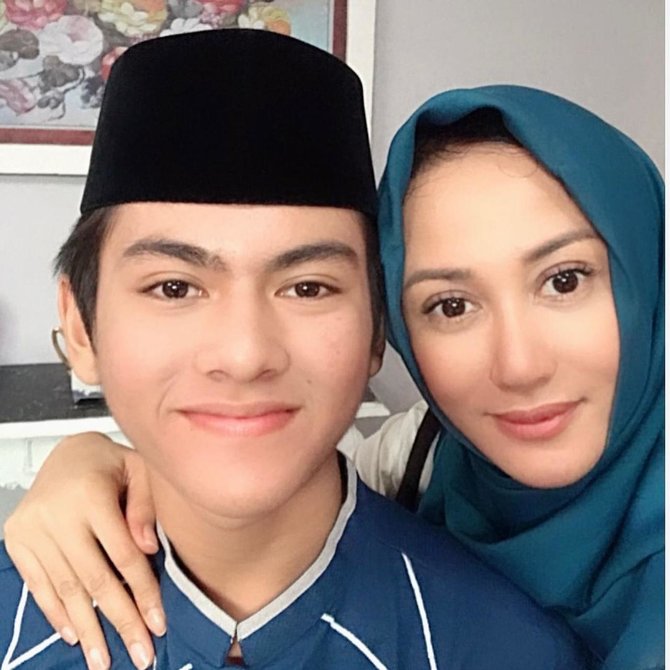 jadi ibu dan anak di sinetron dari jendela smp intip potret kehangatan rey bong dan