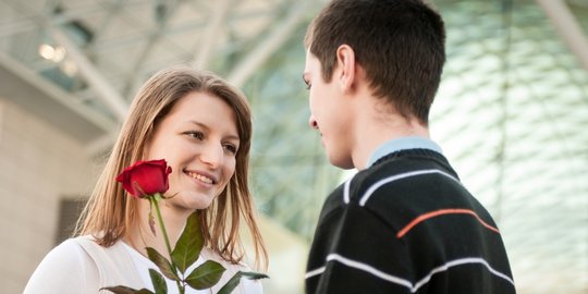 30 Tebak-tebakan Romantis Bikin Sang Pujaan Hati Baper