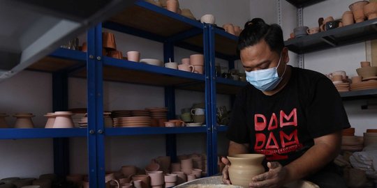 strategi kemenperin kembalikan kejayaan industri keramik indonesia