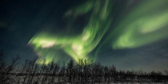 Keindahan Fenomena Angin Matahari di Langit Finlandia