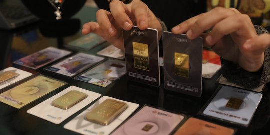 Harga Emas Antam Turun Rp2.000 Menjadi Rp 956.000 per Gram