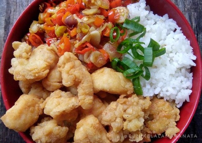 makanan dengan sambal matah