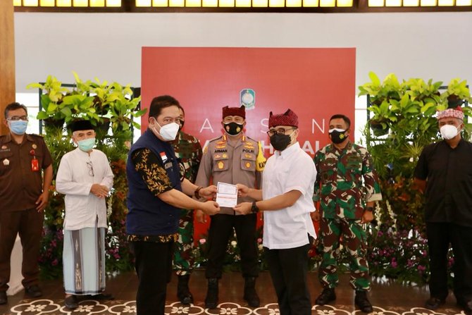 bupati sampai tokoh lintas agama di banyuwangi divaksin perdana