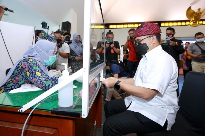 bupati sampai tokoh lintas agama di banyuwangi divaksin perdana