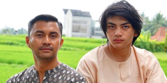 Berusia 15 Tahun, Ini 6 Potret Ganteng Arka Anak Anjasmara yang Jadi Atlet Hoki Es