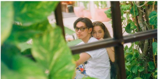 Dikabarkan Berpacaran Ini 4 Momen Kebersamaan Brandon Salim Dan Devina Aureel Merdeka Com