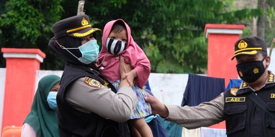 Menengok Kegiatan Trauma Healing Anak-anak Korban Gempa Mamuju di Tenda Pengungsian