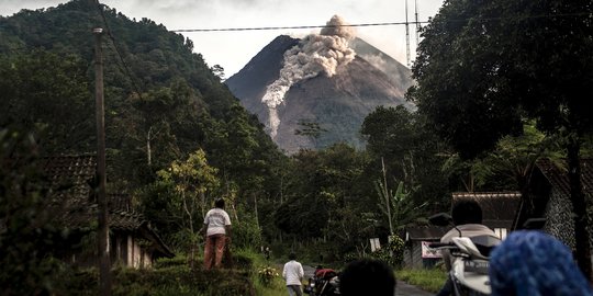 Tempat Pengungsian Erupsi Merapi Penuh, Warga Terpaksa Kembali ke Rumah