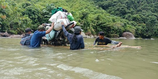 Cerita Relawan Salurkan Bantuan Korban Gempa Majene di Desa Terisolir