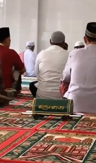 kotak amal di masjid ini berbentuk keranda