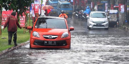 Jabodetabek akan Diguyur Hujan Ringan-Sedang, Warga Diminta Tetap Waspada Banjir