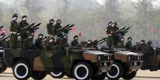 Di Tengah Rumor Kudeta Militer, Tentara Dikerahkan di Luar Balai Kota Yangon
