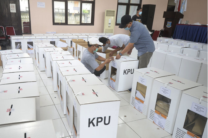 RUU Pemilu: Isyarat Jokowi dan Bayang-bayang 894 Petugas Pemilu Meninggal | merdeka.com - merdeka.com